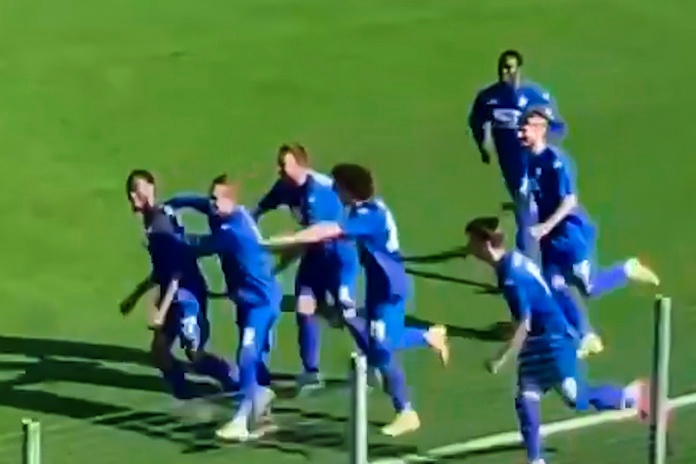 Con trai Drogba dem ve chien thang cuoi tran hinh anh