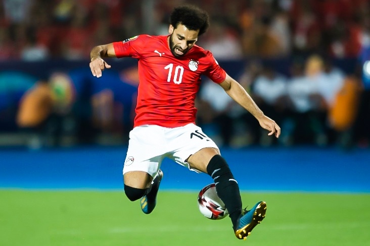 Salah re bong qua thu mon de ghi ban hinh anh