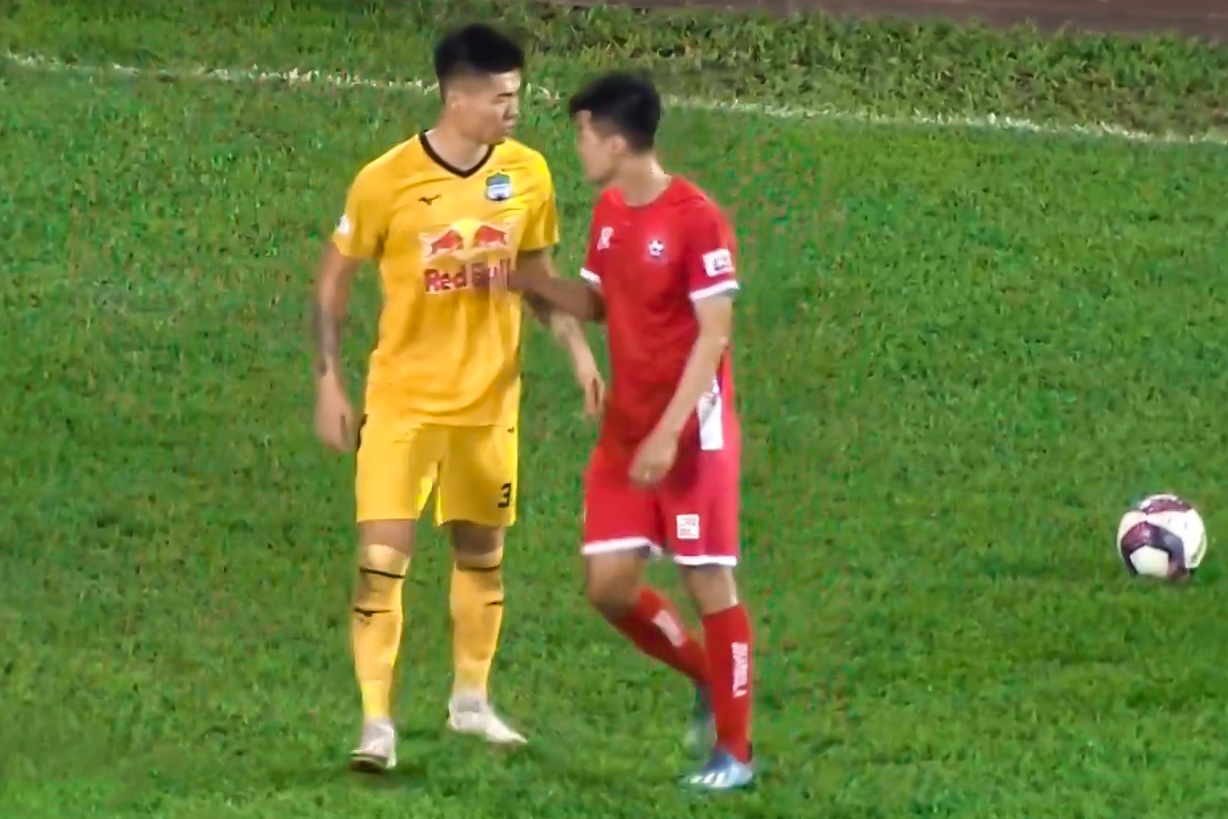 Cau thu Hai Phong noi nong voi ngoai binh HAGL hinh anh