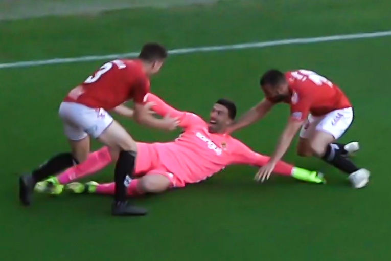 Thu mon ghi ban khi lien tuc bo khung thanh hinh anh