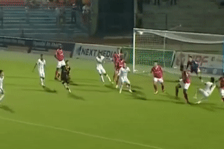 Thu mon Binh Dinh kien tao ban go o phut 90+5 hinh anh