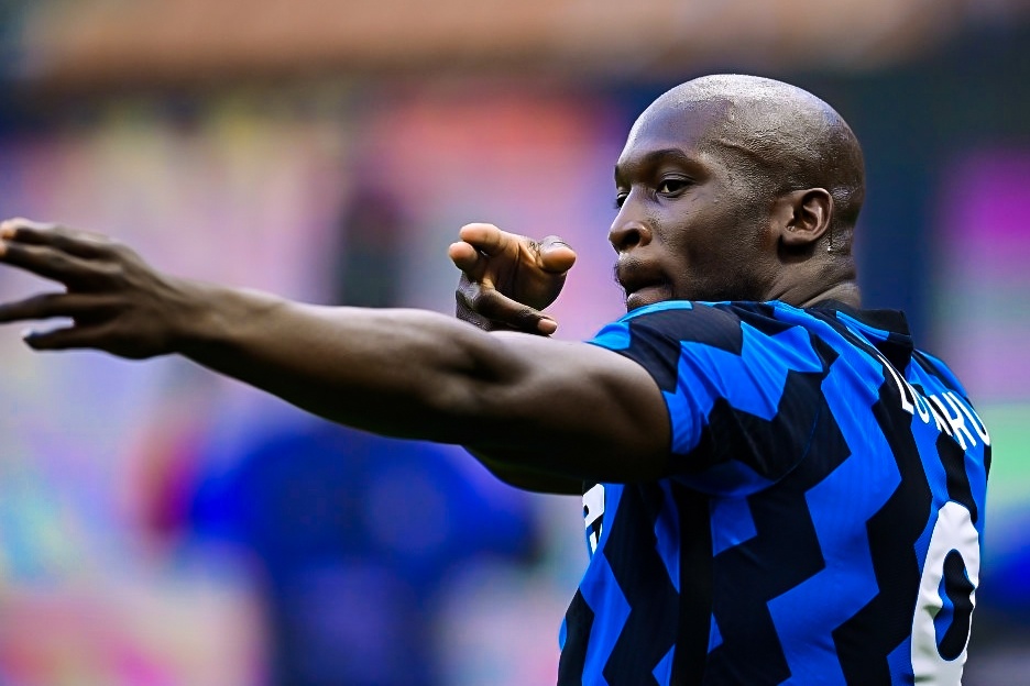 Lukaku ruc sang giup Inter thang sat nut hinh anh