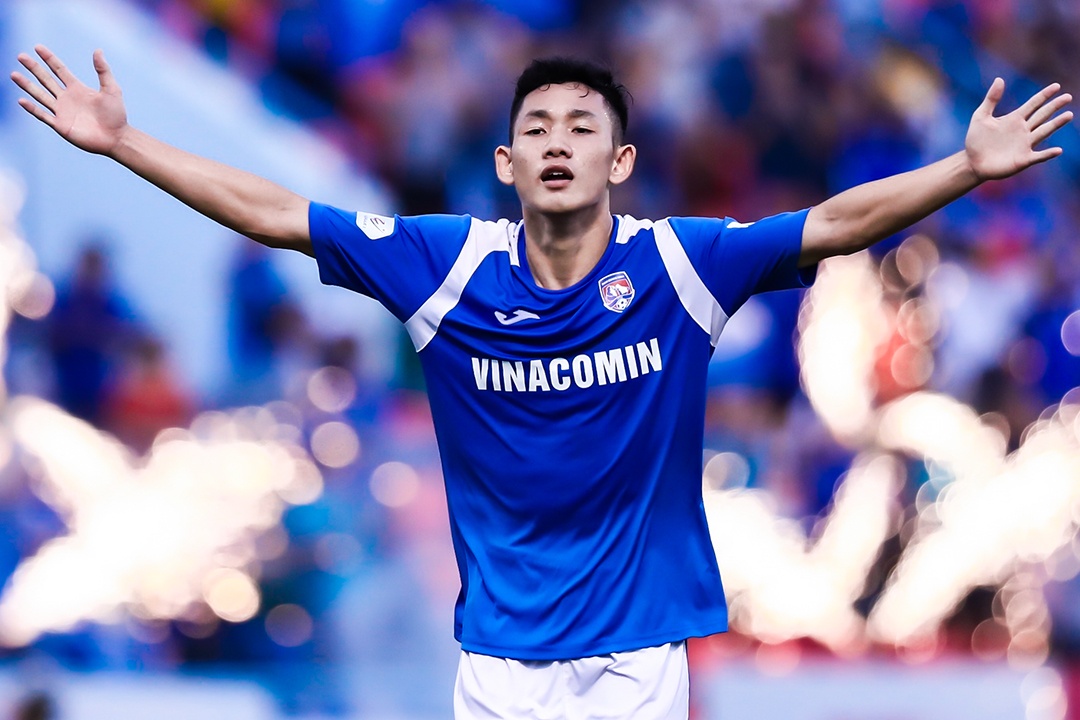 Cac cau thu CLB Quang Ninh dua vo dich du bi no luong hinh anh