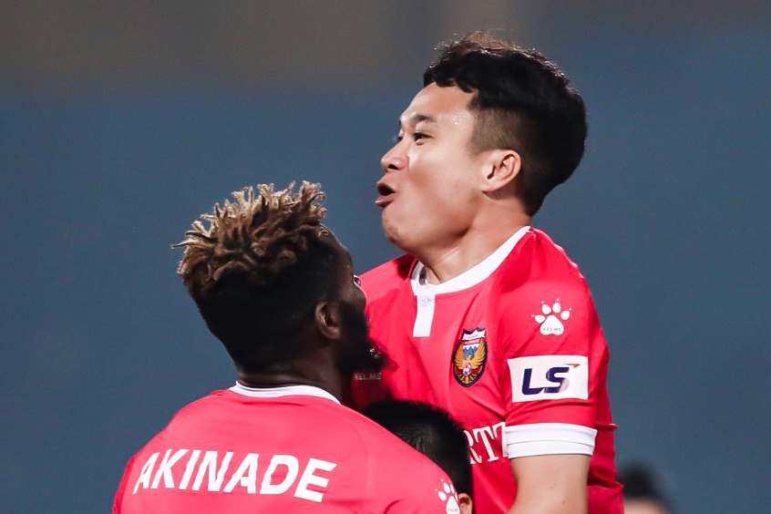 CLB Ha Tinh cham dut hy vong co diem cua SLNA o phut 90+3 hinh anh