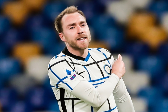 Eriksen cuu Inter bang cu sut xa chan trai hinh anh