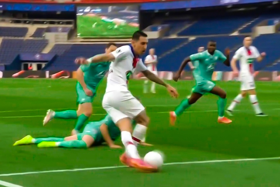 Di Maria rabona kien tao sau cu gia sut lua hau ve hinh anh