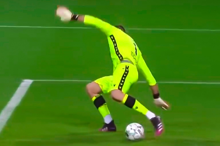 Cuu thu mon Real tra gia vi pha xu ly kho hieu hinh anh