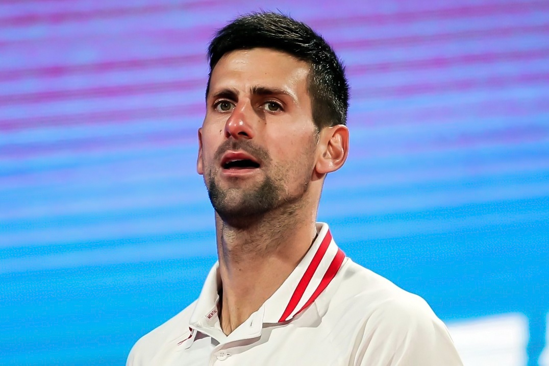 Djokovic thua tren san nha hinh anh