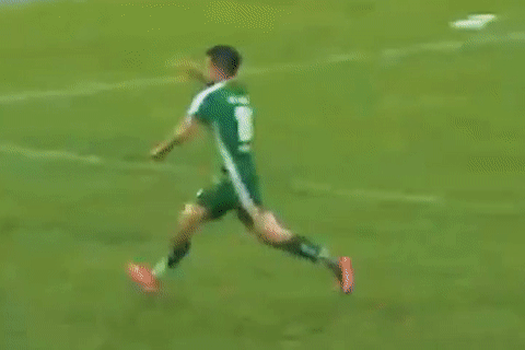 Cau thu CLB Phu Dong an mung theo kieu Ronaldo hinh anh