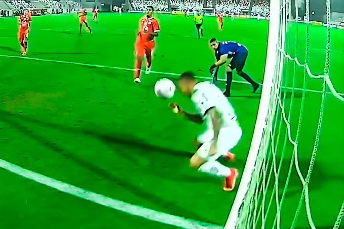 Cui nguoi danh dau sau khi vuot qua thu mon hinh anh