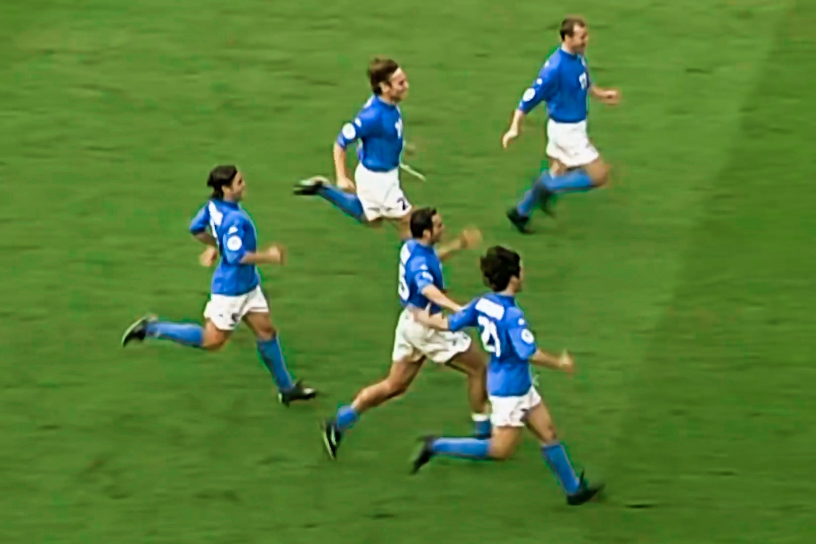 Loat luan luu cam xuc giua Italy va Ha Lan o Euro 2000 hinh anh