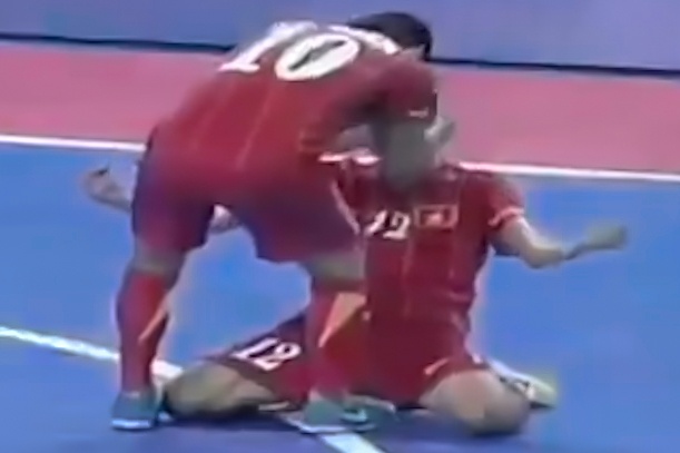Tuyen futsal Viet Nam danh bai Brazil nam 2013 hinh anh