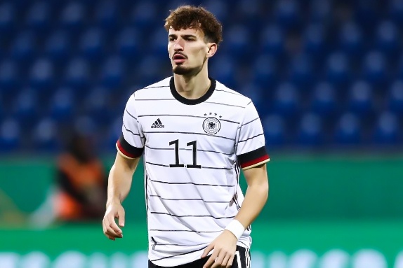 Cau thu Duc khong the ghi ban vi sut doi xa 5 lan hinh anh