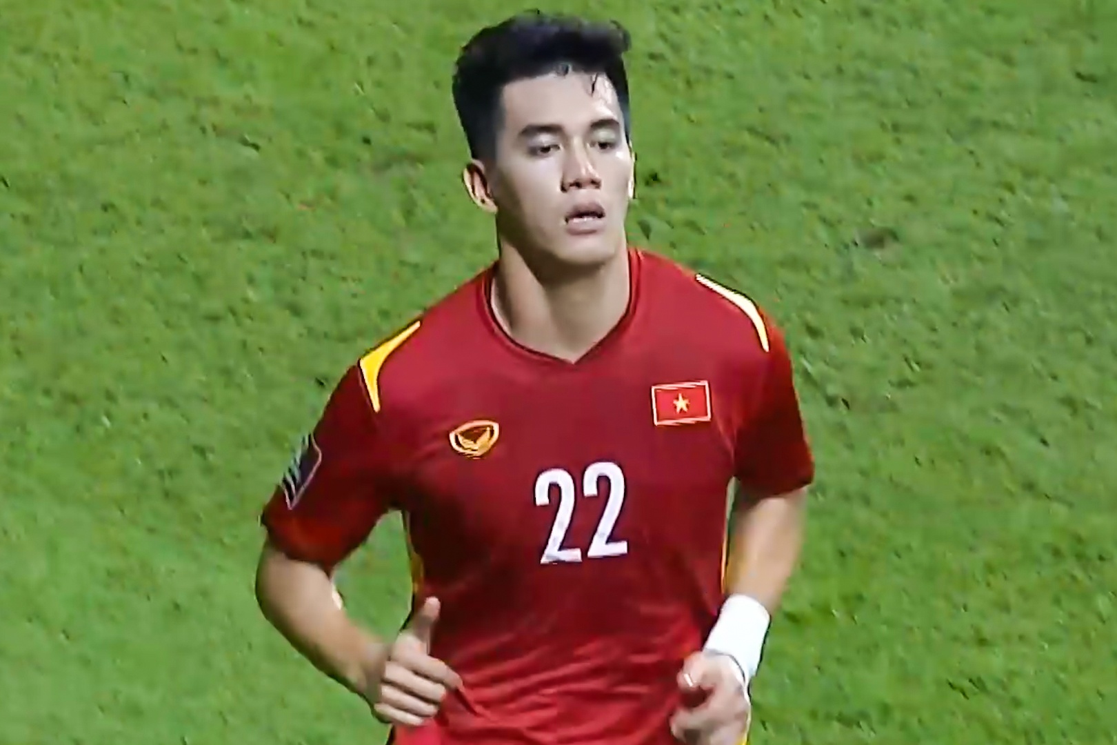 Tien Linh mo ty so cho Viet Nam truoc Indonesia hinh anh