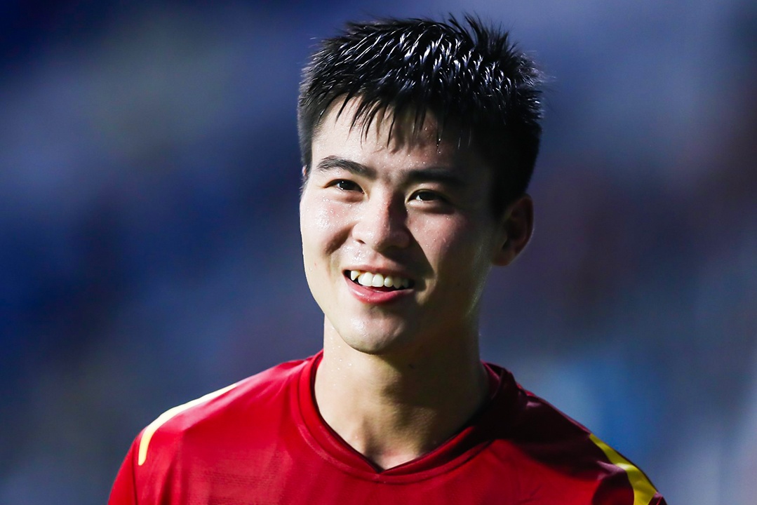 Duy Manh lan xa cuu thua cho tuyen Viet Nam hinh anh