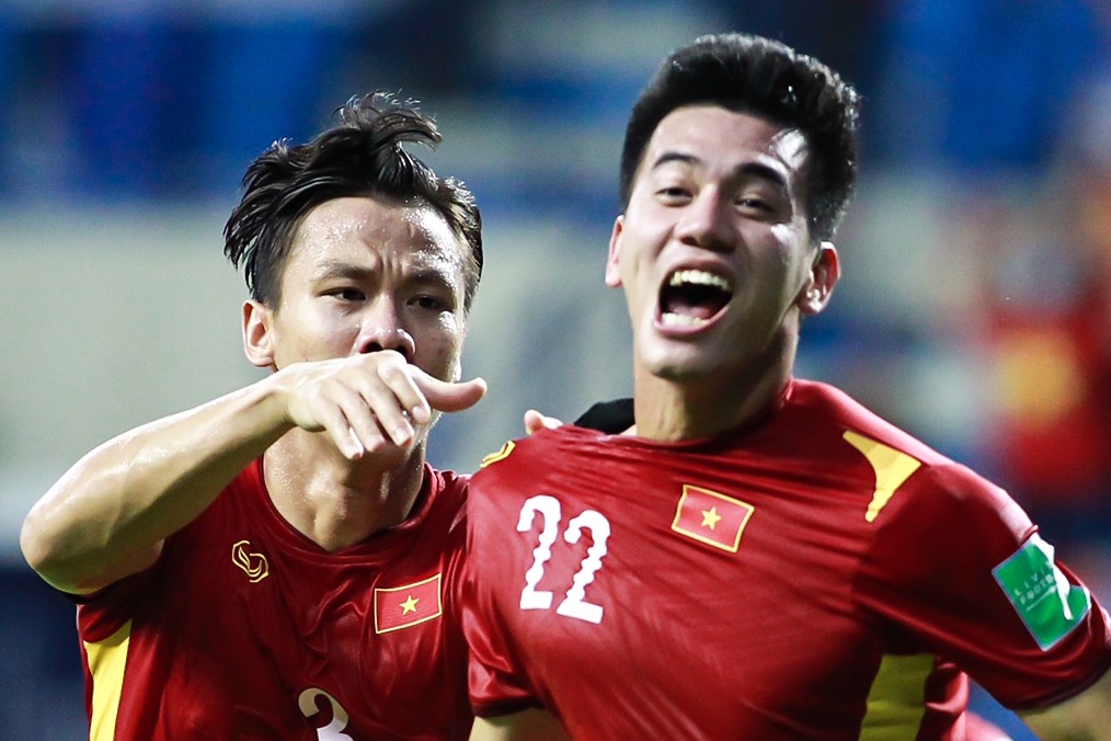 Van Hau kien tao giup Tien Linh mo ty so truoc Malaysia hinh anh