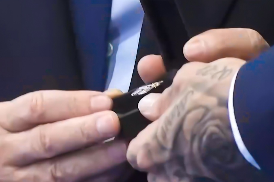 Ramos nhan huy hieu bang vang va kim cuong hinh anh