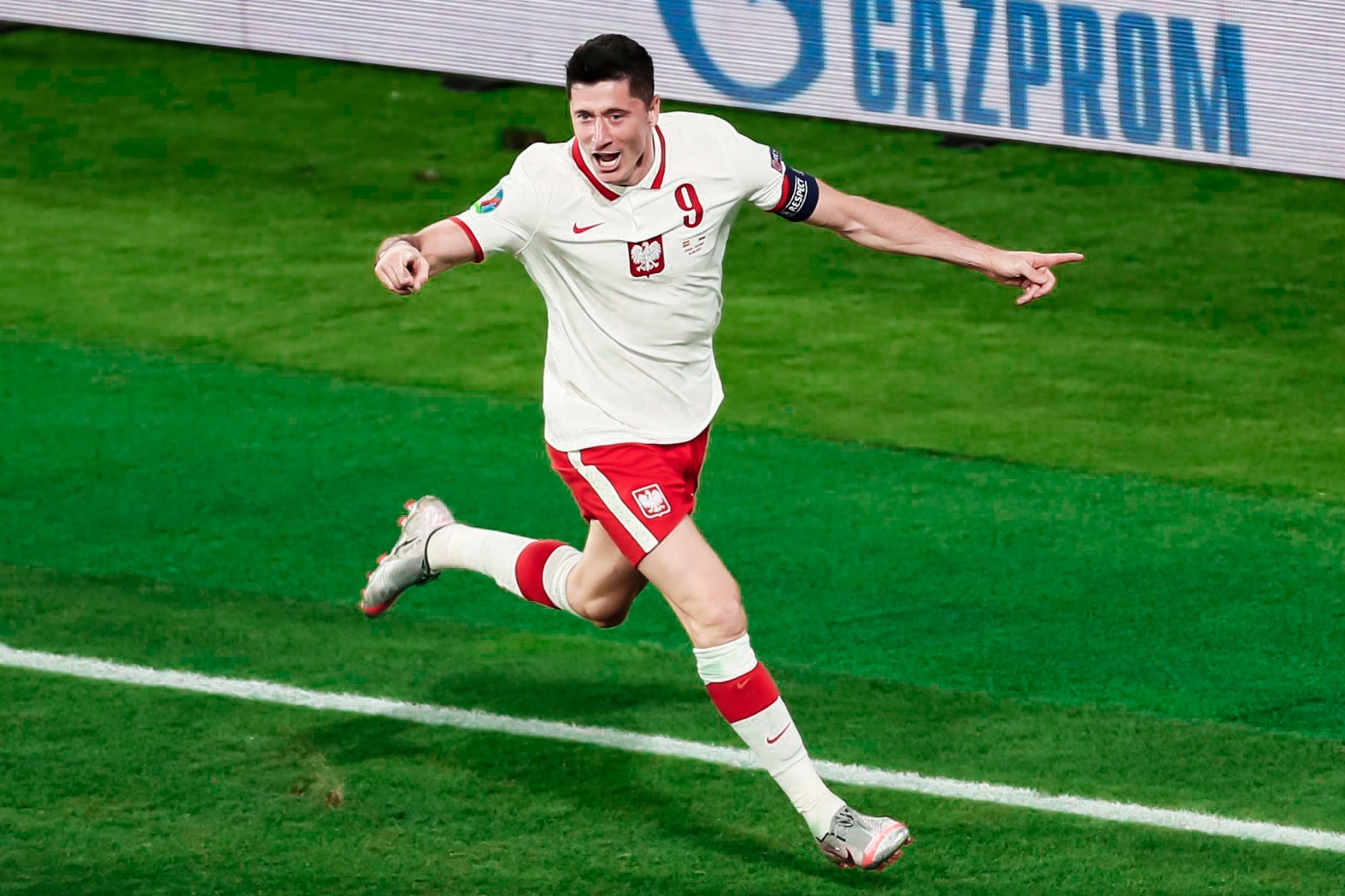 Video Tay Ban Nha - Ba Lan: Lewandowski cuu doi nha hinh anh