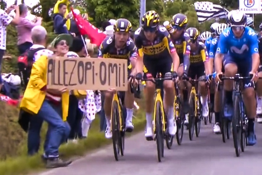 Hanh dong gay tai nan lien hoan o Tour de France hinh anh