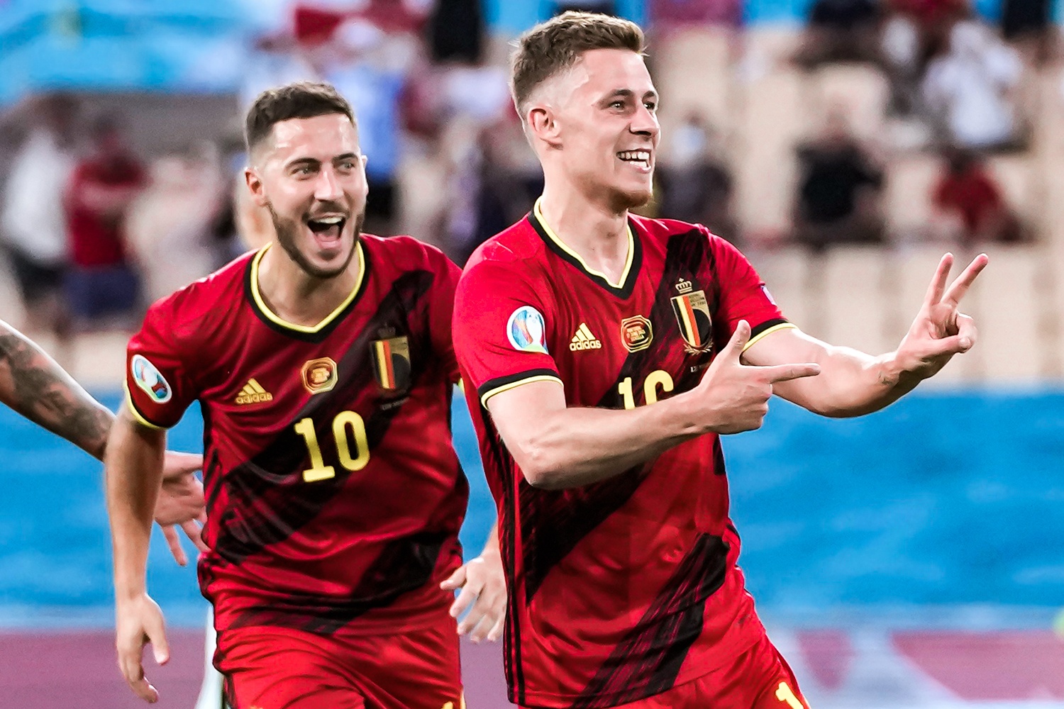 Video Bi - Bo Dao Nha: Thorgan Hazard sut xa quyet dinh tran dau hinh anh