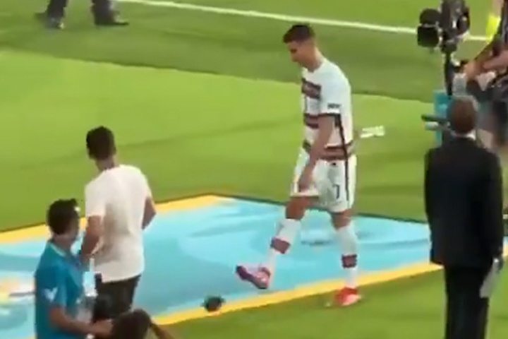 Ronaldo da bang doi truong Bo Dao Nha hinh anh