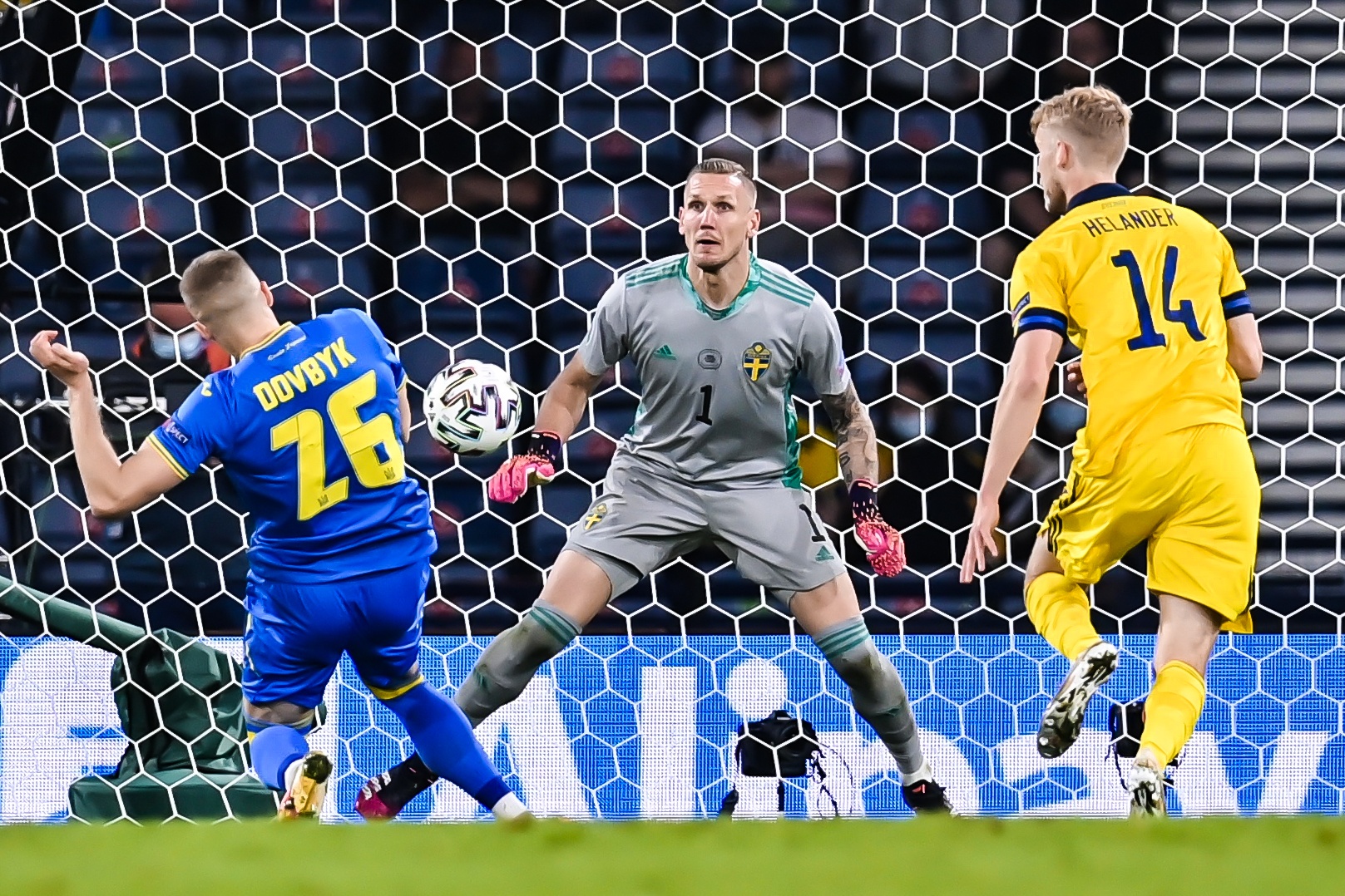 Video Thuy Dien - Ukraine: Vo oa cam xuc o phut 120+1 hinh anh