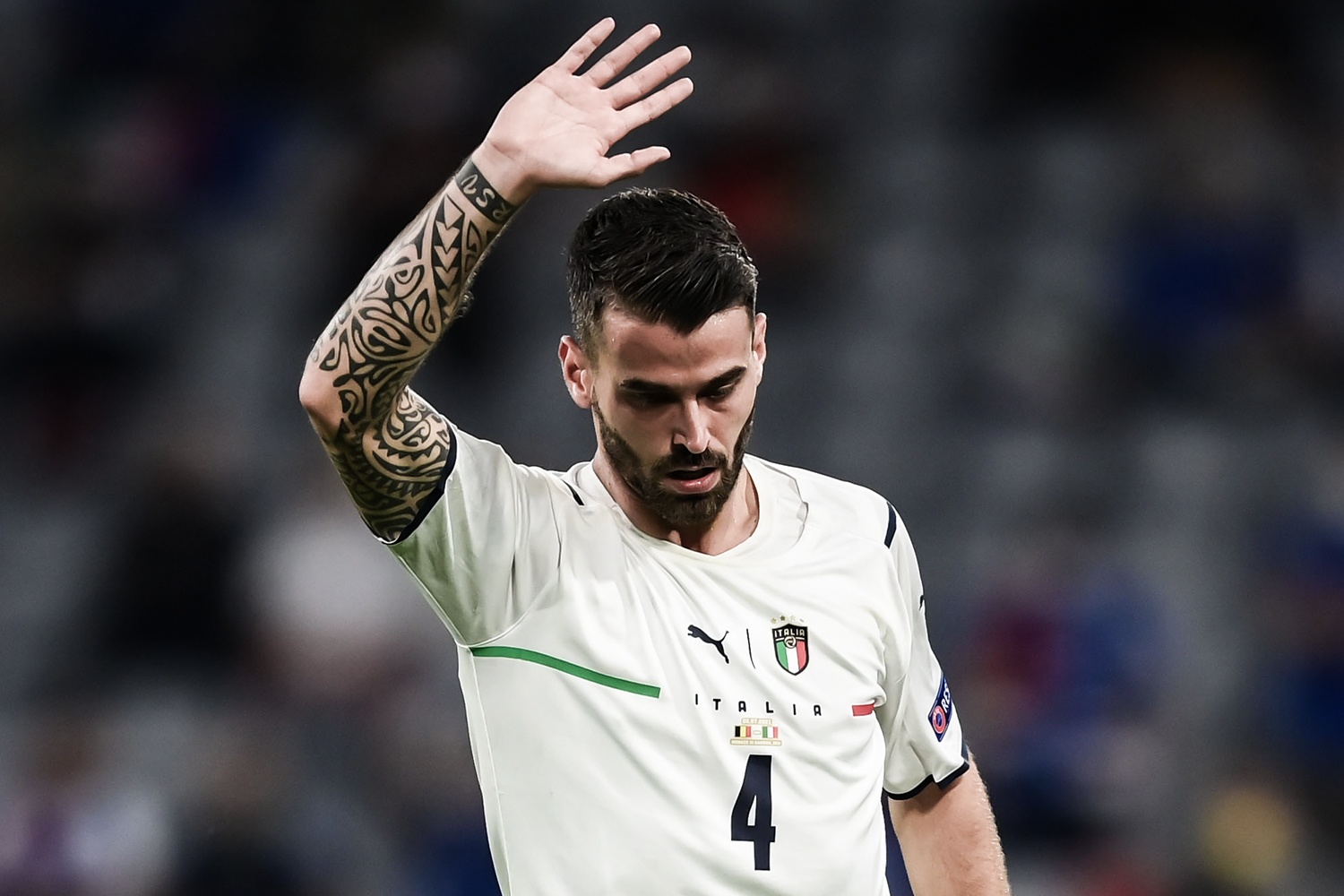 Tuyen Italy ho vang ten Spinazzola tren may bay hinh anh