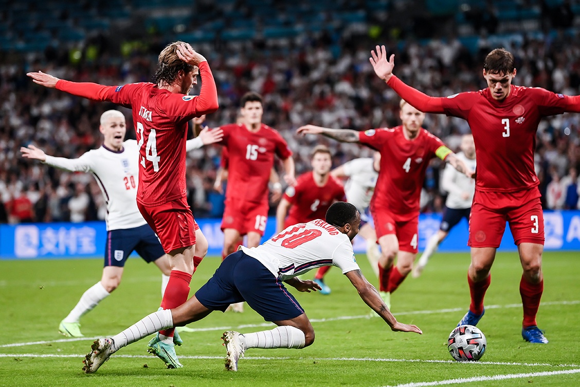 Video Anh 2-1 Dan Mach: Pha phat den gay tranh cai hinh anh