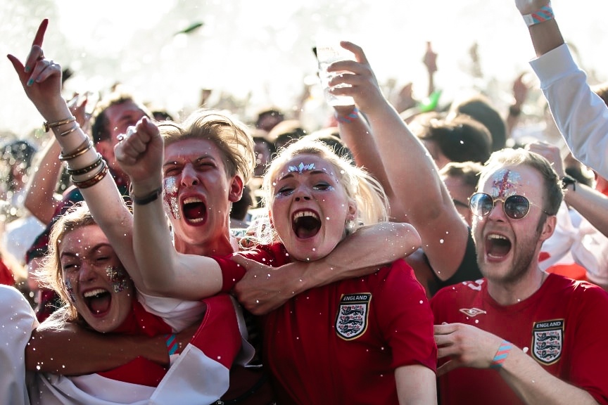 Zing tai Euro - ca nuoc Anh nong long cho chung ket hinh anh