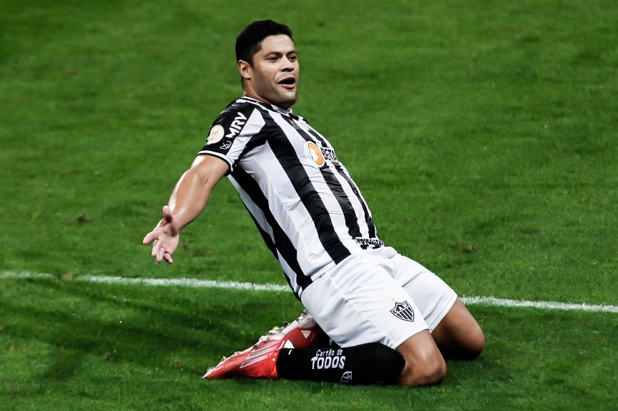 Thu mon bat luc truoc cu da phat cua Hulk hinh anh