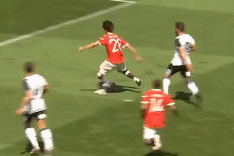 Tien ve MU lua qua thu mon de ghi ban hinh anh