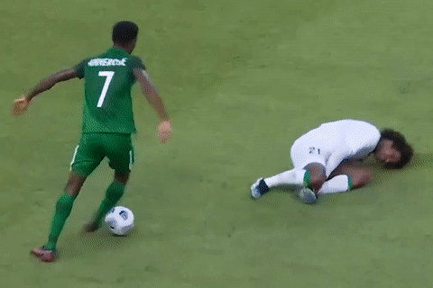 Pha bong khieu khich gay xo xat o Gold Cup hinh anh