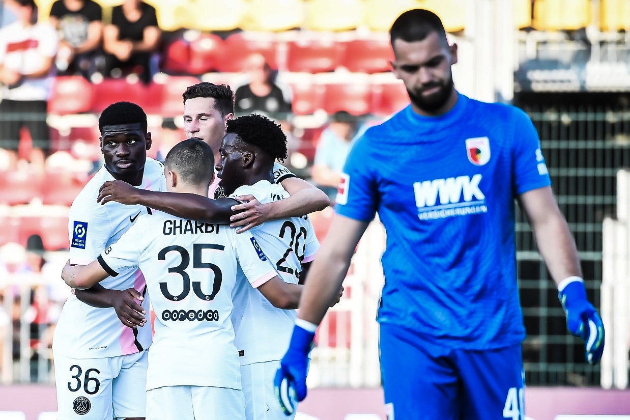 PSG 2-1 Augsburg: Ban phan luoi phut 90+1 hinh anh