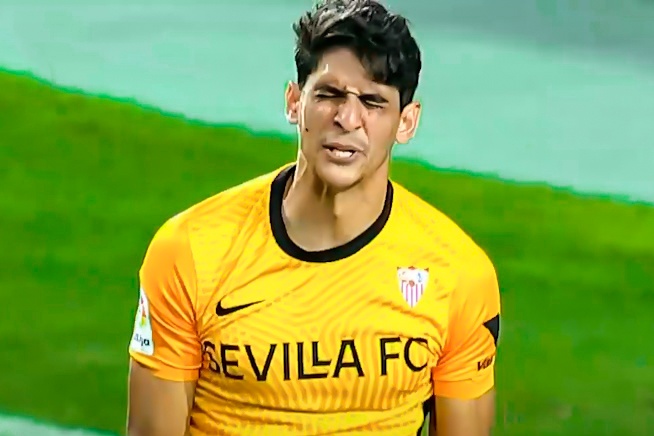 Thu mon Sevilla noi cau vi dong doi nhuong nhau bong hinh anh