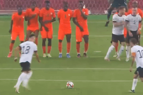 Cu da phat 'la vang roi' cua Olympic Duc hinh anh