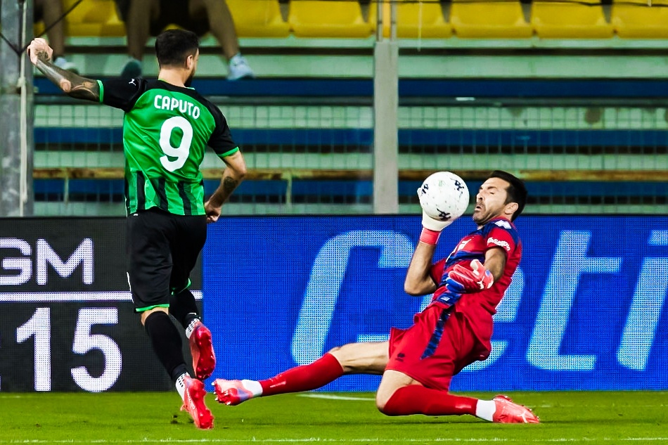 Buffon cuu thua ngoan muc cho Parma hinh anh