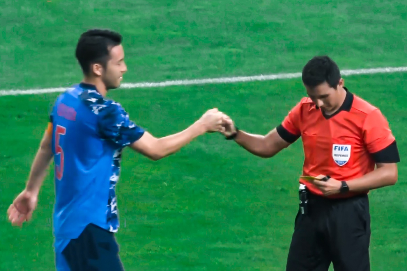 Olympic Nhat Ban thoat hiem nho VAR hinh anh