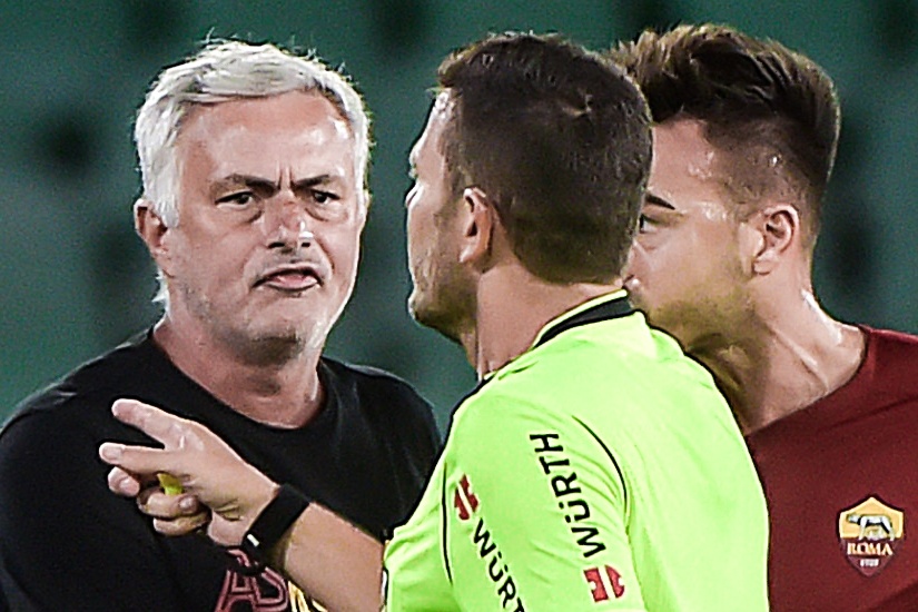 6 the do khien Roma cua Mourinho vo tran hinh anh