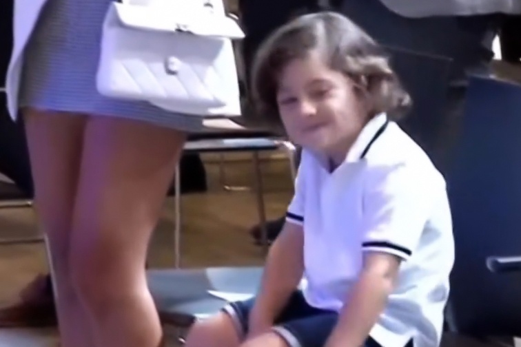 Bieu cam cua con trai Messi khi bo khoc hinh anh