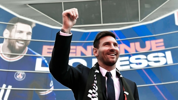 Zing tai Paris - Messi ra mat o Parc des Princes hinh anh