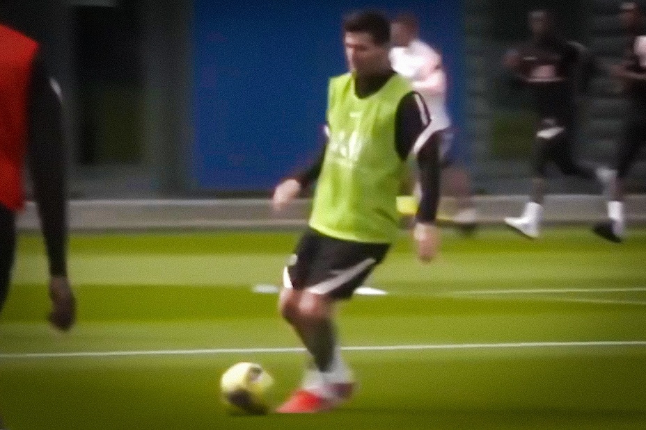 Messi mac ao tap co mau rieng biet o PSG hinh anh