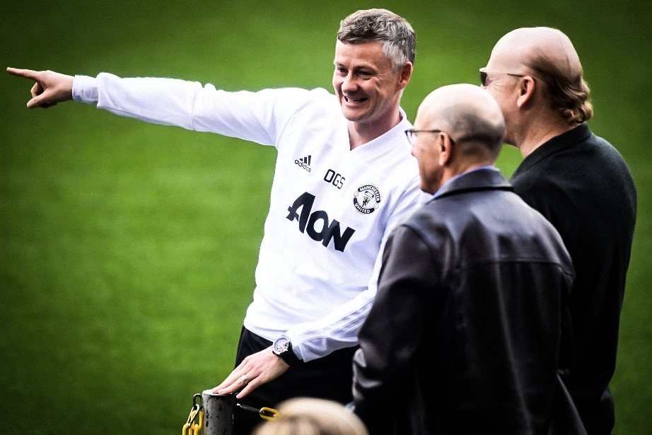 MU chi 20 trieu bang de sua sang san Old Trafford hinh anh