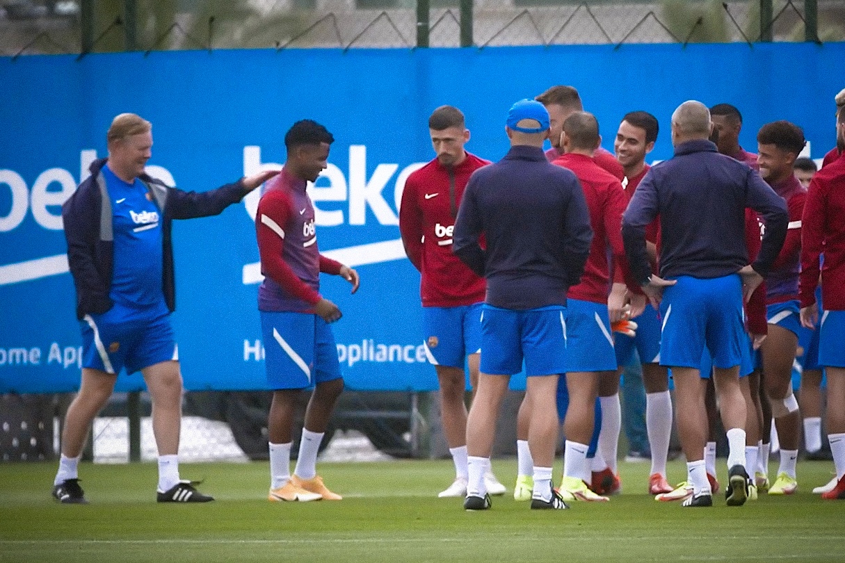 Barca xep hang don Ansu Fati tro lai tap luyen hinh anh