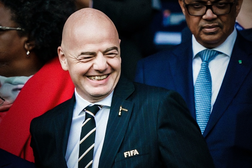 FIFA sap thu lai hon 200 trieu USD hinh anh