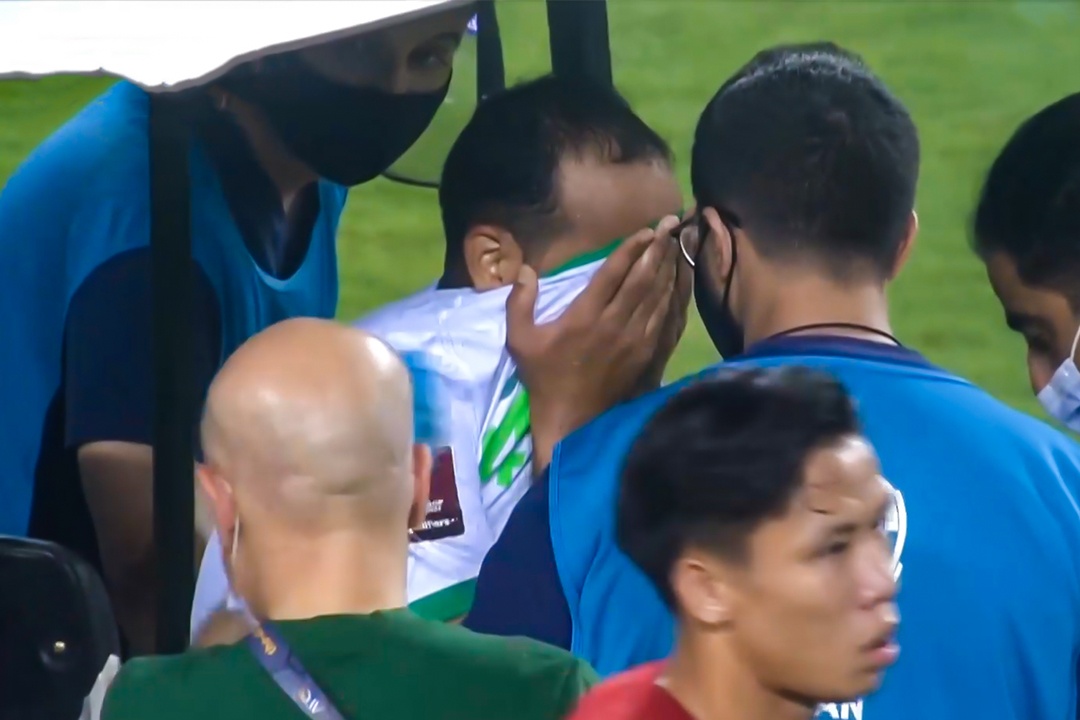 Cau thu Saudi Arabia khoc o tran gap Viet Nam hinh anh