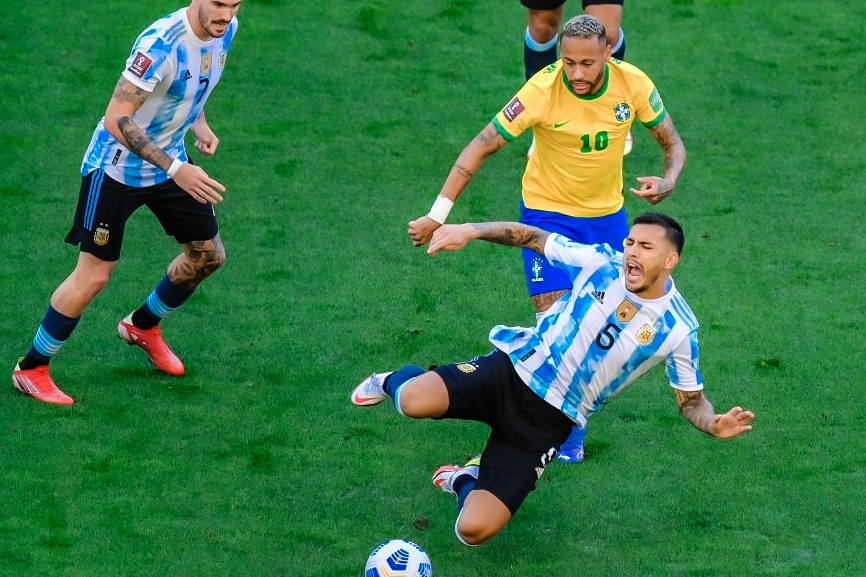 Neymar huych nga dong doi o PSG hinh anh