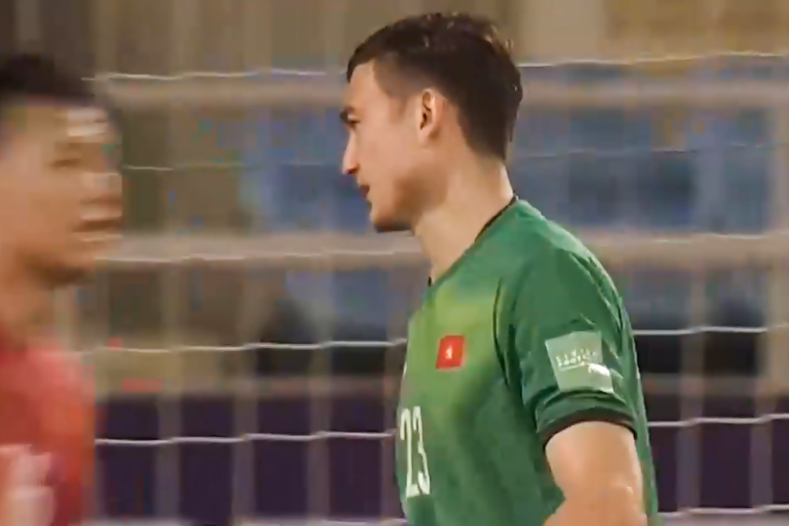 Phan ung cua Van Lam khi de thung luoi truoc Australia hinh anh