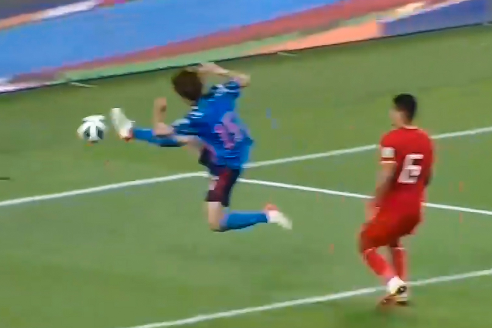 Pha dap bong ha guc tuyen Trung Quoc o vong loai World Cup hinh anh