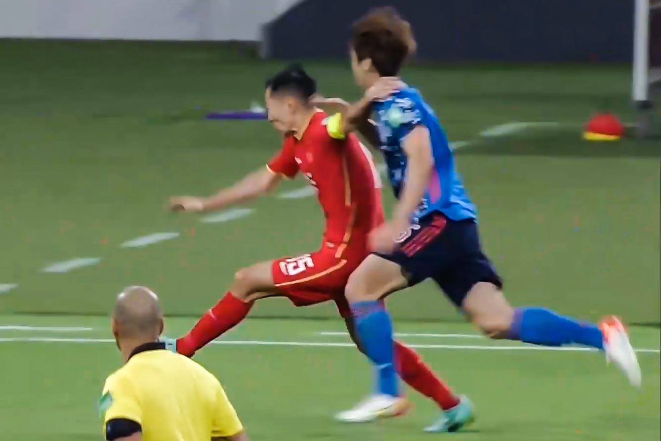 Tieu xao khien doi truong Trung Quoc bi treo gio hinh anh