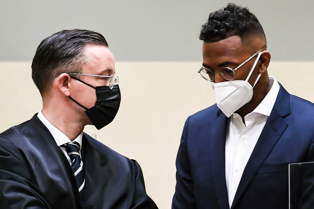 Jerome Boateng hau toa hinh anh